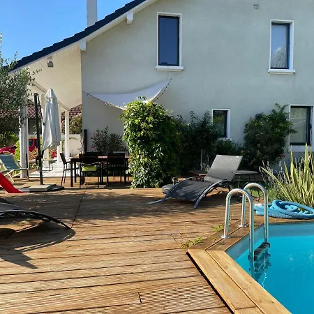 La Cigale Et La Fourmi Savoisienne - *