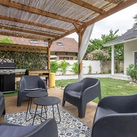 La Cigale Et La Fourmi Savoisienne - *