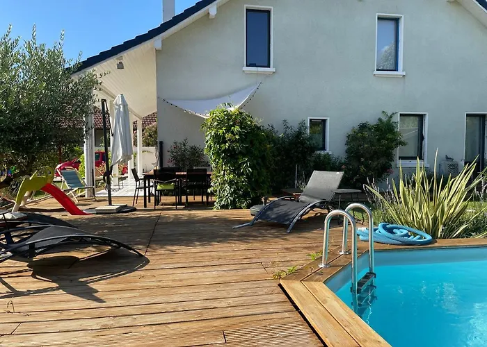 La Cigale Et La Fourmi Savoisienne - *