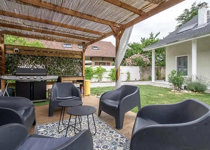 La Cigale Et La Fourmi Savoisienne - *